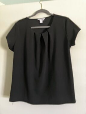 Liz Claiborne Black Short-Sleeve Pleated Front Blouse